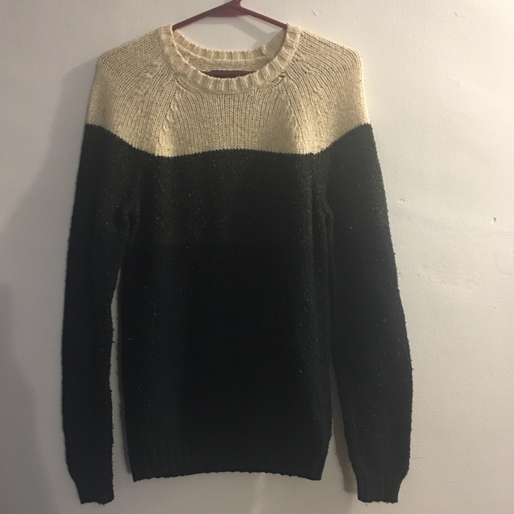 AMERICAN EAGLE color block sweater.